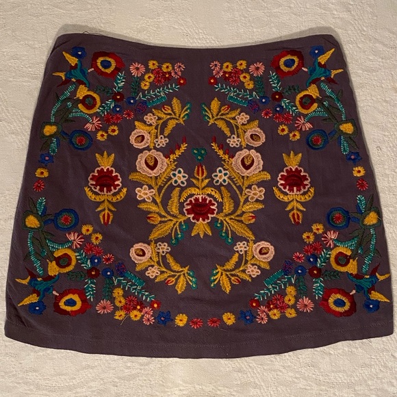 Grey Skirt with colorful flower patterns - Picture 2 of 3